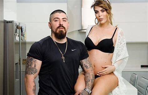 La hermana de sargento comentó que respetarán su ausencia pues la noticia del fuerte pleito con su pareja le pegará muy fuerte. Sargento Rap recibe duras críticas tras revelar el nombre ...
