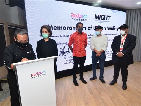 Terengganu, kelantan dan sabah antara negeri yang masih merekodkan kadar pendaftaran vaksinasi yang rendah. Pelancaran Redbeat Academy Oleh Menteri MOSTI ...