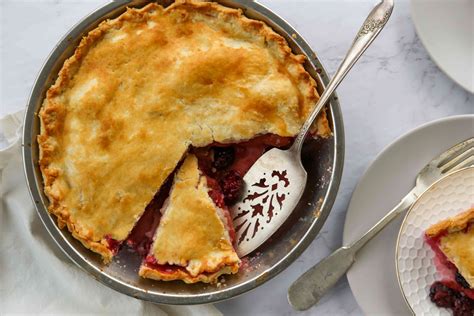 Classic British Apple And Blackberry Pie Recipe