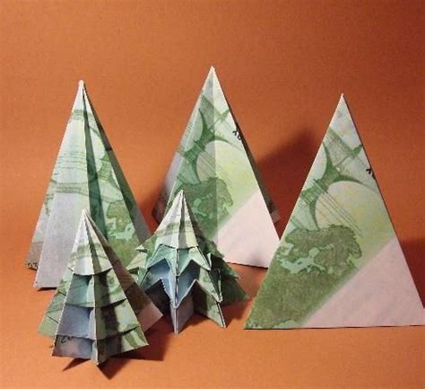 Nichtsdestotrotz handelt es sich in wahrheit um die erfindung eines deutschen: Geldschein Weihnachtsbäume | Geldschein falten weihnachten ...