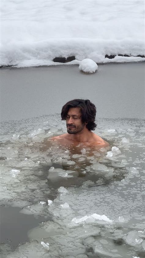 Video `break Your Own Barriers Bollywood Actor Vidyut Jamwal Takes A Dip In Frozen Kashmir