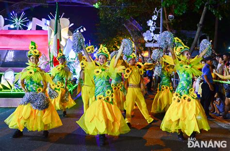 Jubilant Festival Atmosphere At Street Carnival Da Nang Today News