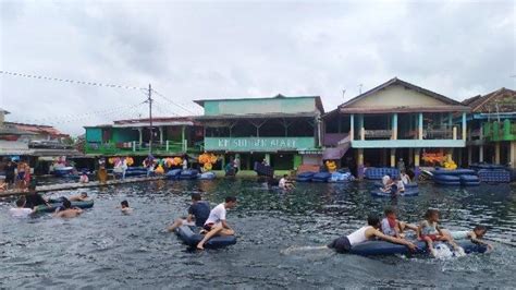 Masuk sebagai wilayah adminstrasi provinsi banten, pandeglang dianugerahi bentangan alam ketika berada di gerbang pantai, setiap alat transportasi akan dikenakan biaya tiket masuk seperti cikoromoy merupakan tempat wisata yang unik. Tiket Masuk Cikoromoy / 15 Trend Terbaru Tempat Wisata ...