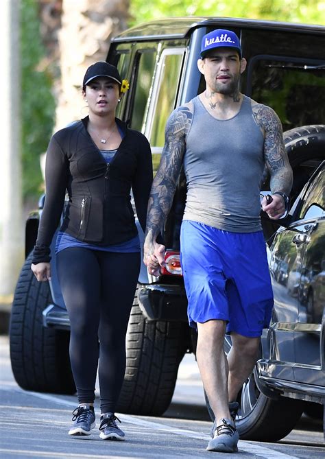 Demi lovato and her boyfriend max ehrich stick close as they leave their dinner date at nobu on max and demi have been dating for a few months. Demi Lovato Hike With Her Boyfriend Guilherme "Bomba ...