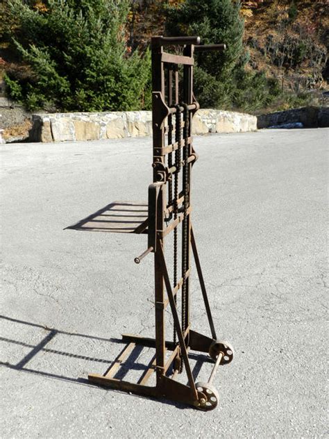 Learn everything you need to know with. Hand Crank Chain Drive Lift at 1stdibs