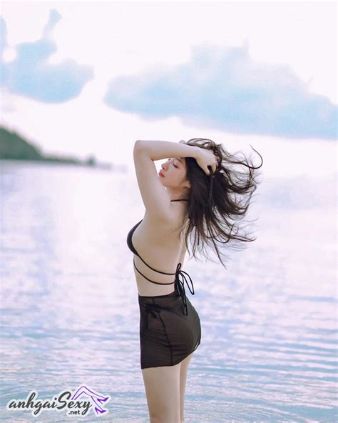 99 Yaya Trương Nhi Bikini Lộ Hình Ảnh Sexy Nóng Bỏng