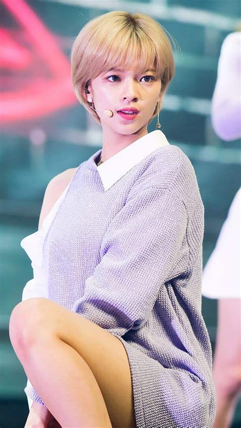 Eyes wide open contains 13 tracks: Jeongyeon (Twice) | Twice ジョンヨン, Twice チェヨン, ヘアスタイル