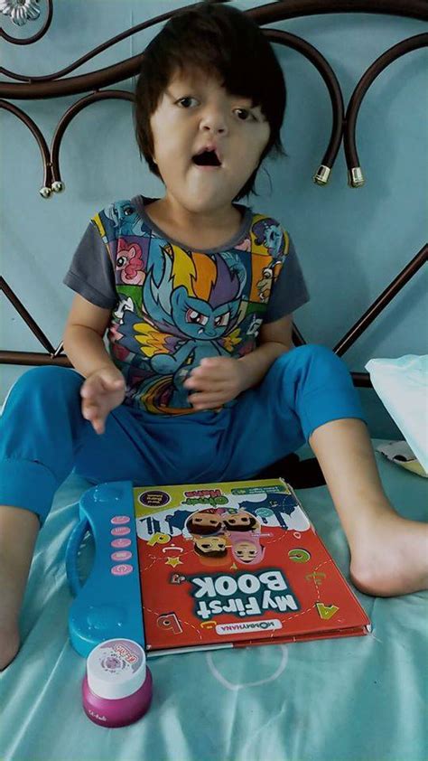 Menilai hubungan dengan ibu bapa. "Ibu Kenapa Tangan Baby Macam Ini?" Jari Bercantum ...