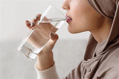 6 Easy Ways To Feel Less Thirsty While Fasting