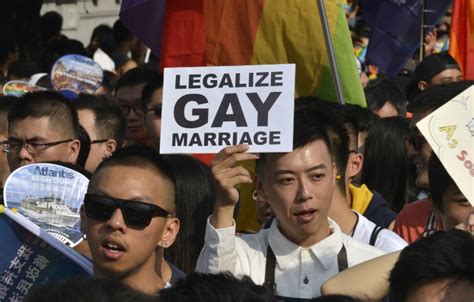 Taiwan Holds Asia S Largest Pride Parade As It Waits For Gay Marriage