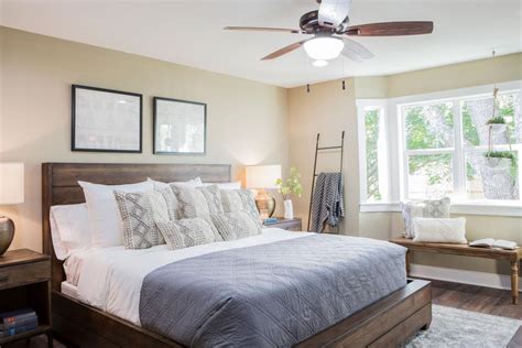 If you love joanna gaines and fixer upper, you'll love this house tour. Fixer Upper Master Bedrooms and Master Bathrooms | HGTV's ...