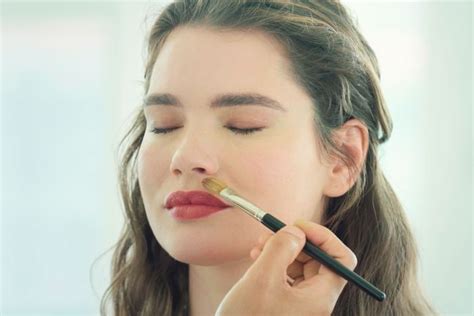 How To Apply Lipstick Like A Pro Step By Step Video And Tips