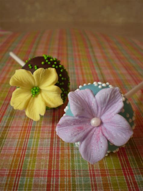 Daisy, gerbera, daffodil and calla lily. Natalie's Cake Pops: Gum Paste Flowers