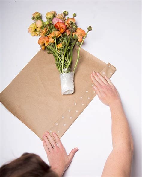 How To Wrap Fresh Flowers A Genius Freshness Trick So They Dont