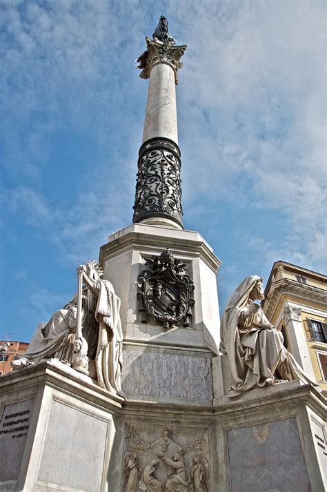 I cattolici, invece, si sono ricordati della profezia della madonna a fatima: Piazza di Spagna a Roma: come arrivare e cosa fare | Port ...