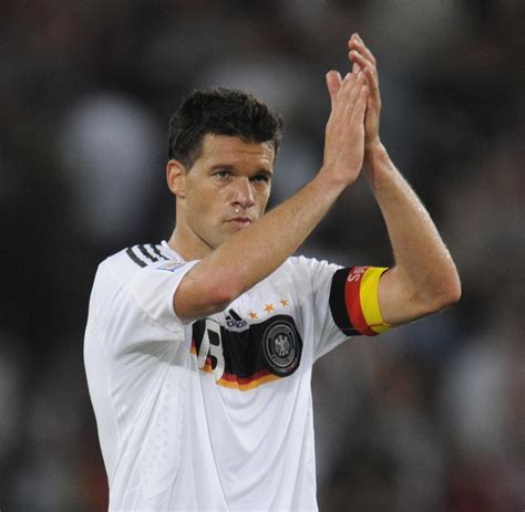 Баллак михаэль (michael ballack) футбол полузащитник германия 26.09.1976. Lukas Podolski: Londons König zieht bei Löw wieder in die ...