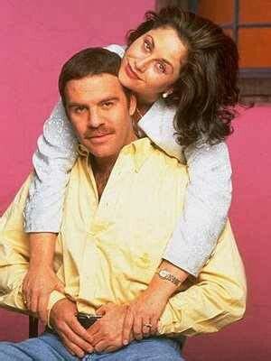 Angelica aragon, best known for being a soap opera actress, was born in mexico city, distrito her father jose ángel espinoza was a noted composer. angelica aragon y ari telch | Angelica aragon, Ari telch ...