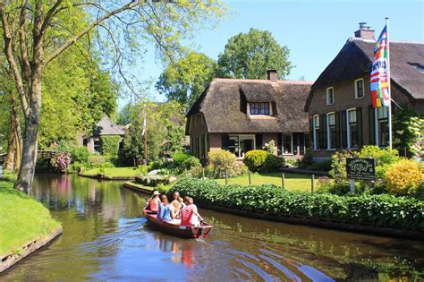 Visit Giethoorn The Picturesque Dutch Village With No Roads Bunch Of