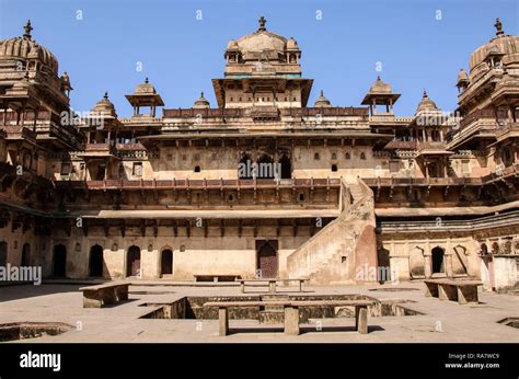 Orchha Fort Jahangir Mahal Orchha Madhya Pradesh India Stock Photo