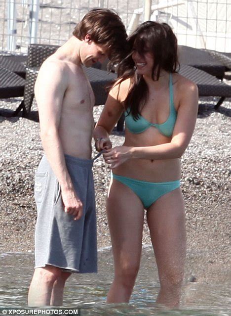 Reunited Daisy Lowe And Matt Smith Play The Kissing Game Daily Mail