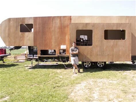 Get your camp kitchen organized by learning how to build your own chuck box. How This Man Built His Own DIY RV Slide Out
