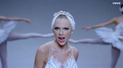 Cant Get Enough Of Taylor Swifts “shake It Off”