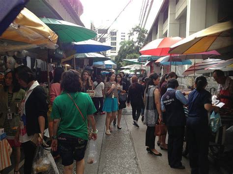 ปิดตลาดละลายทรัพย์ สีลม ไม่มีกำหนดเปิด หลับพบ ผู้ติดเชื้อ. 慢遊泰國 | : Lalaisap Market ตลาดละลายทรัพย์