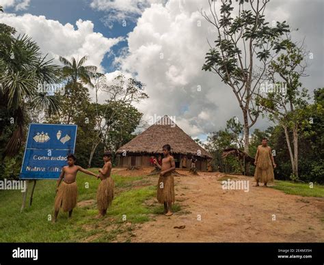 Iquitos Perú Dic 209 Indios Yagua En Su Traje Local América Latina