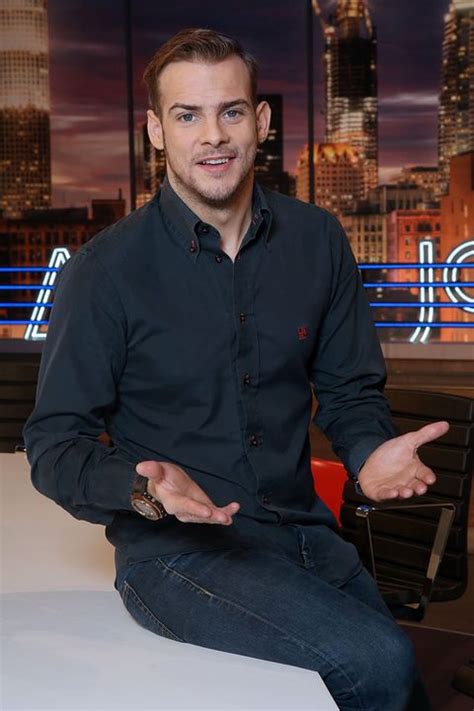 Àlex casademunt was born on june 30, 1981 in vilassar de mar, barcelona, catalonia, spain. Álex Casademunt perdió mucho dinero al salir de OT