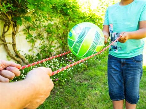 El juego es la actividad natural en los . Juegos con globos para divertirse al aire libre - Danonino