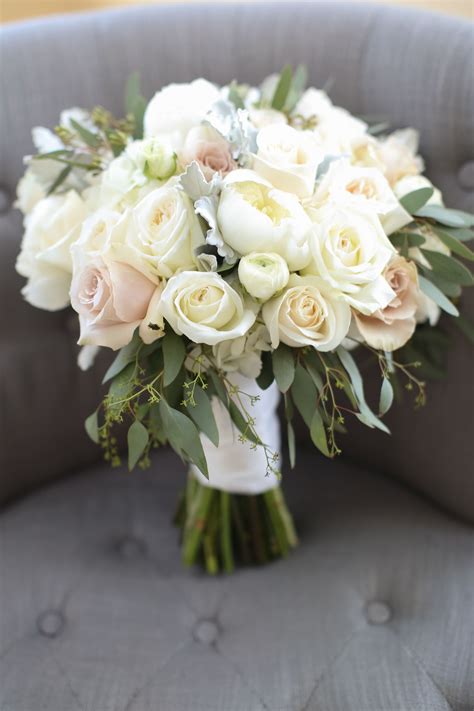 Bouquet Of Ivory And Champagne Roses Ivory Rose Bouquet Ivory Bouquet