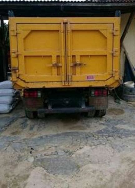 Mobil Isuzu Elf NKR 71 HD Dump Truck 2014 Milik Perorangan - MobilBekas.com
