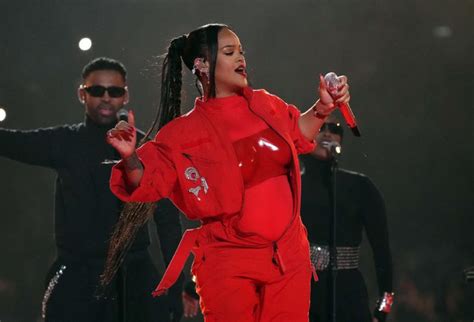 rihanna works it in comeback performance at super bowl 2023