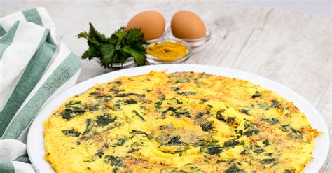 La frittata di ortiche è un secondo piatto a base di uova arricchita dalle ortiche, un'erbetta selvatica, che cresce in maniera molto naturale nei campi ed è facilmente reperibile nel periodo primaverile ed. Frittata di ortiche | Ricetta facile | Secondo di primavera