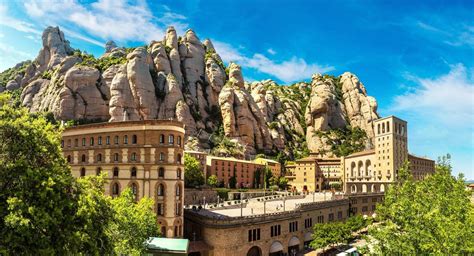 Barcelona is the capital and largest city of catalonia and spain's second largest city, with a population of over one and half million people (over five million in the whole province). Montserrat bezoeken? Vanuit Barcelona naar het klooster ...