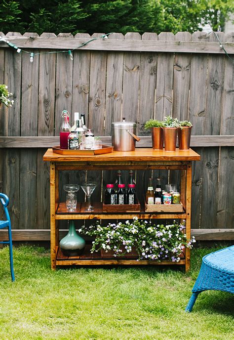 A simple wood and stone bench since the bench is meant to sit outdoors, perhaps even to be exposed to the elements, a cool idea can be to use stones or bricks or some concrete blocks, in any case, something durable and timeless that you can use to build the base. 15 Awesome DIY Outside Bar Ideas