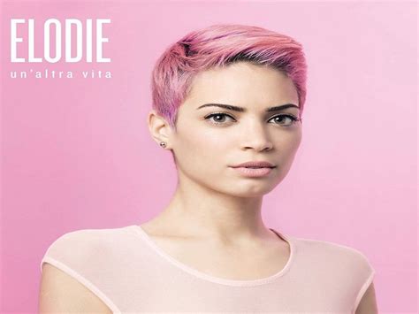Alexia rouzaud, period 5, italian 3. Amici, l'esordio di Elodie: le commoventi parole di Emma ...