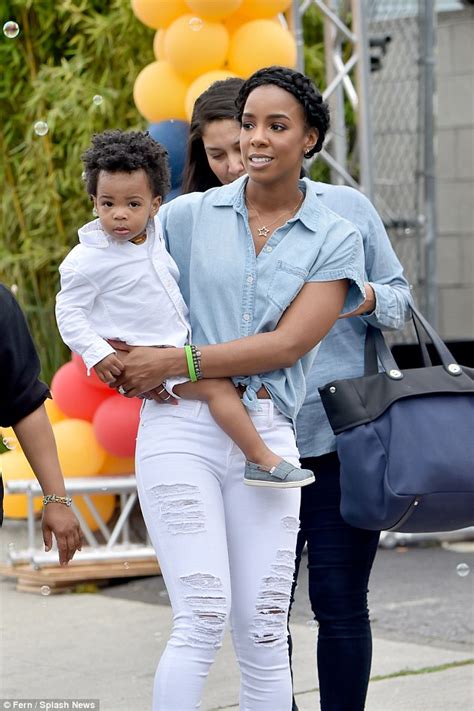 Chyna Duru S Blog Adorable Photos Of Kelly Rowland And Son Titan