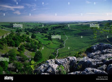 Malhamdale Hi Res Stock Photography And Images Alamy