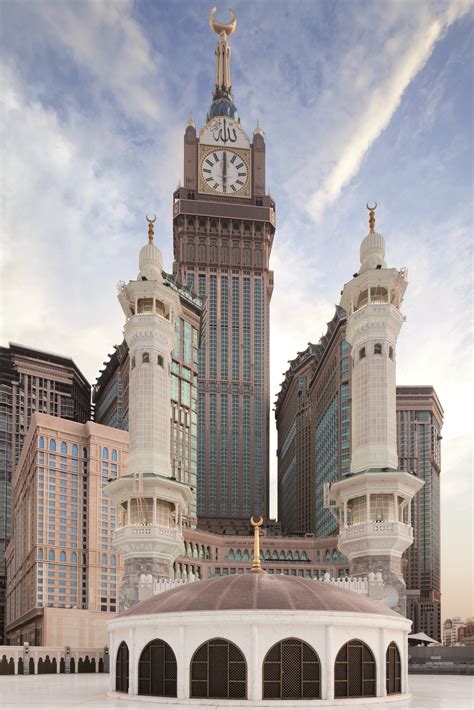 Makkah royal clock tower hotel completed at 601 meters as the tallest building in 2012 and the second tallest building in the world. Makkah Royal Clock Tower | Arsitektur islamis, Arsitektur ...