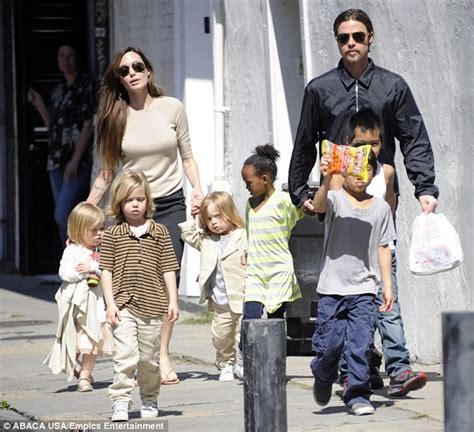 After brad pitt reached a new custody agreement with estranged wife angelina jolie, the actor brad pitt had a very merry christmas: Brad Pitt and Angelina Jolie's brood delighted as parents ...