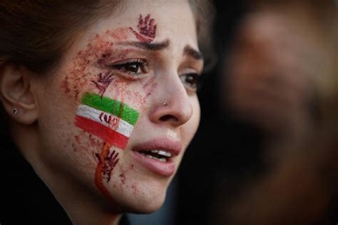 UE anuncia sanções a funcionários e à polícia da moralidade do Irã por
