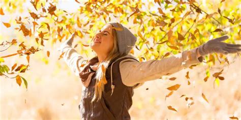 15 Autumn Outdoor Portrait Photography Ideas You Should Try On Your