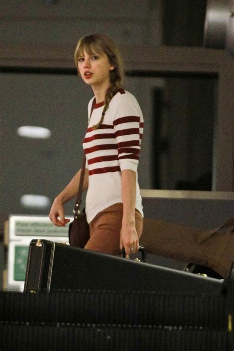 Taylor Swift Without Makeup At Lax Airport In Los Angeles Hawtcelebs