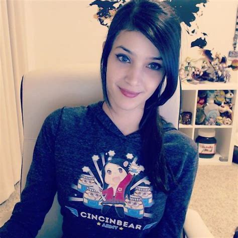 Quite Possibly The Cutest Gamer Chick Ever Cincinbear