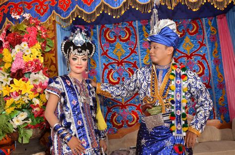 Pernikahan veli dan endru lombok, 27 desember 2015 nyongkolan adalah sebuah kegiatan adat yang menyertai rangkaian. Prosesi Pernikahan Adat Buton Sulawesi Tenggara | Gps ...