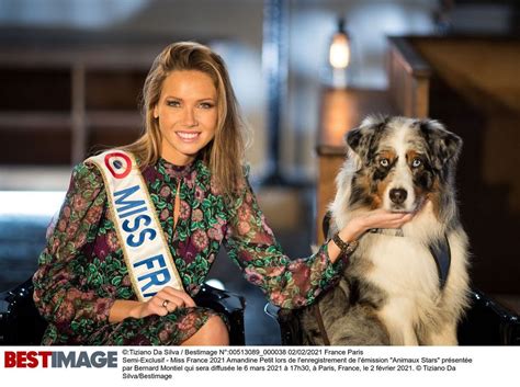 En digne représentante de la amandine petit semble bien partie pour empocher la couronne de miss univers. Pourquoi Amandine Petit appréhende énormément son passage ...