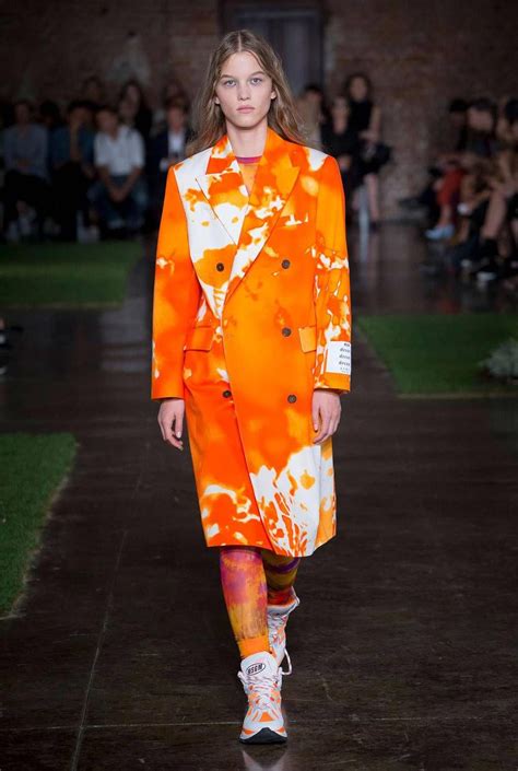 Summerwomensfashiontrends Tie Dye Fashion Fashion Trend Work Orange Fashion