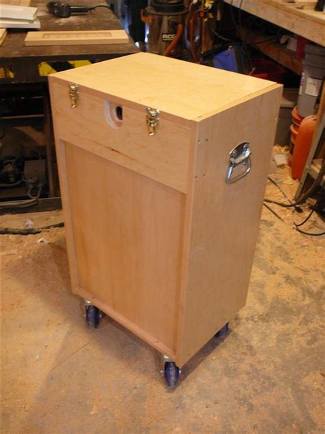 I have limited space so i needed a cart to store my welders, tools, and give me space to work. Rolling Tool Chest - FineWoodworking