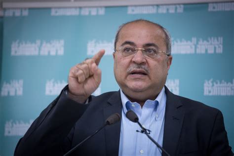 מי שצריך להתחרט ולהתבייש זה אחמד טיבי ולצערי גם יור הכנסת מיקי לוי שהגיע לדוכן ומבלי לבדוק ולברר כבר גיבש עמדה. חבר הכנסת אחמד טיבי מאשים את ישראל בפשע מלחמה | ערוץ 20